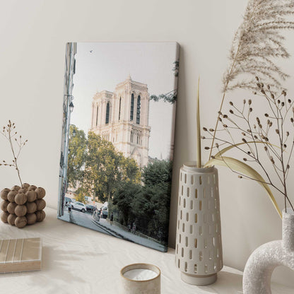 [LIFESTYLE],[SPECIAL],  Picture of art in a room
