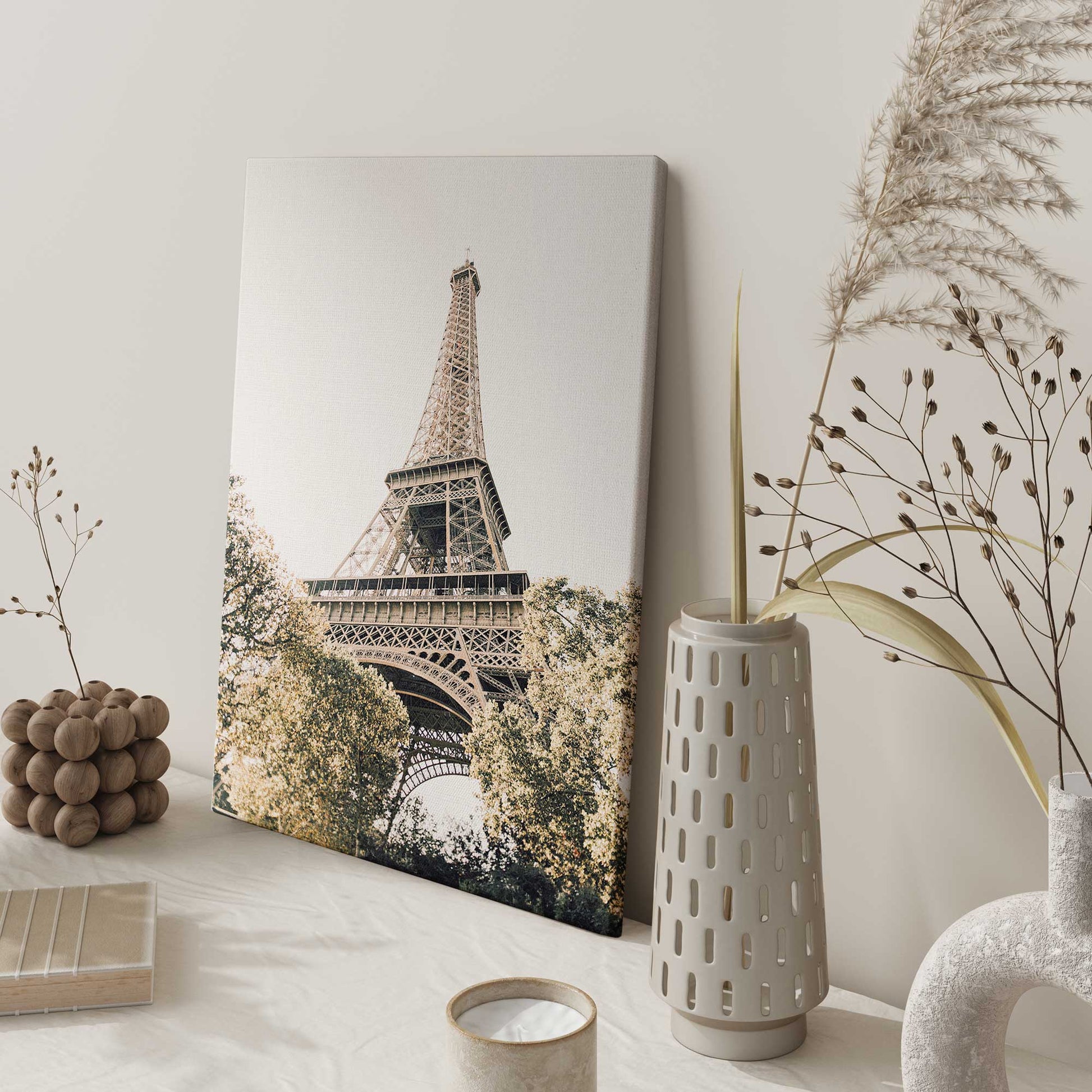 [LIFESTYLE],[SPECIAL],  Picture of art in a room