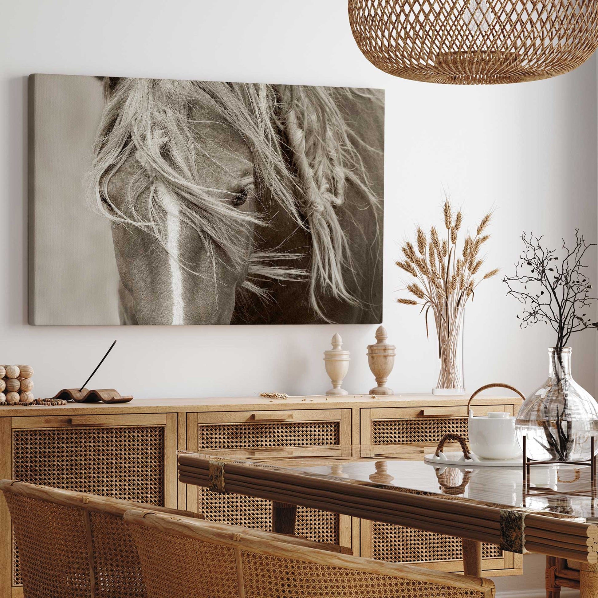 [LIFESTYLE],[SPECIAL],  Picture of art in a room