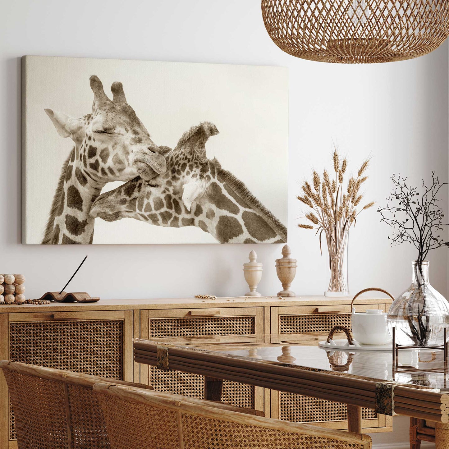 [LIFESTYLE],[SPECIAL],  Picture of art in a room