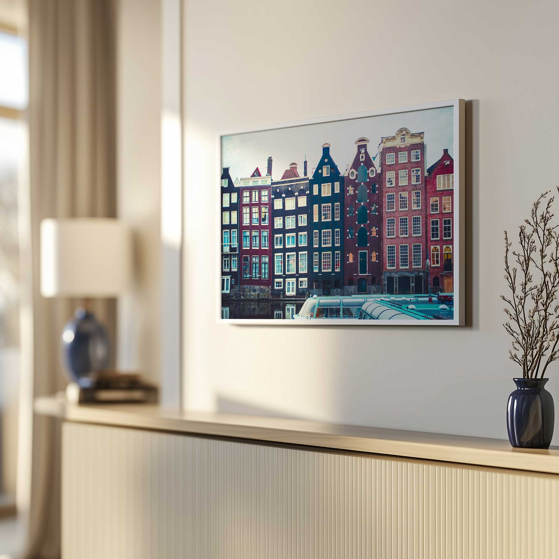 [LIFESTYLE],[SPECIAL],  Picture of art in a roo