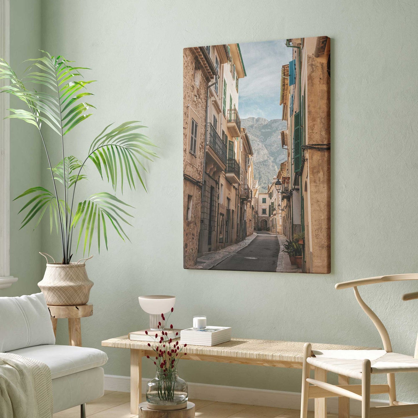 [LIFESTYLE],[SPECIAL],  Picture of art in a room
