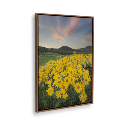 [Color:Walnut], Picture of the corner of the art