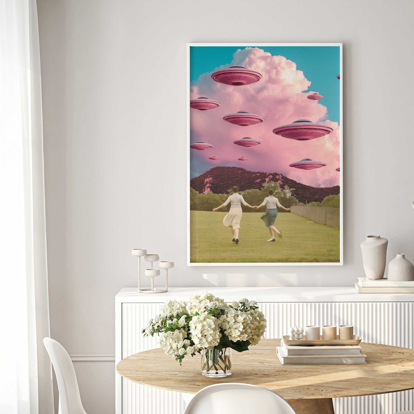 [SPECIAL],[LIFESTYLE], Picture of art hanging in a room