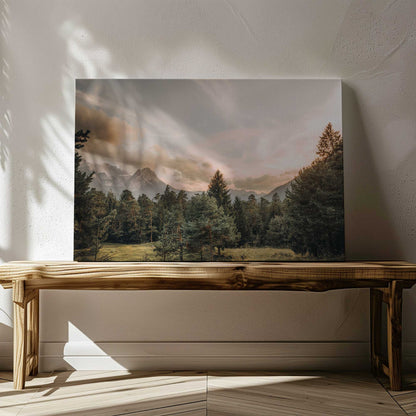 [LIFESTYLE],[SPECIAL],  Picture of art in a room