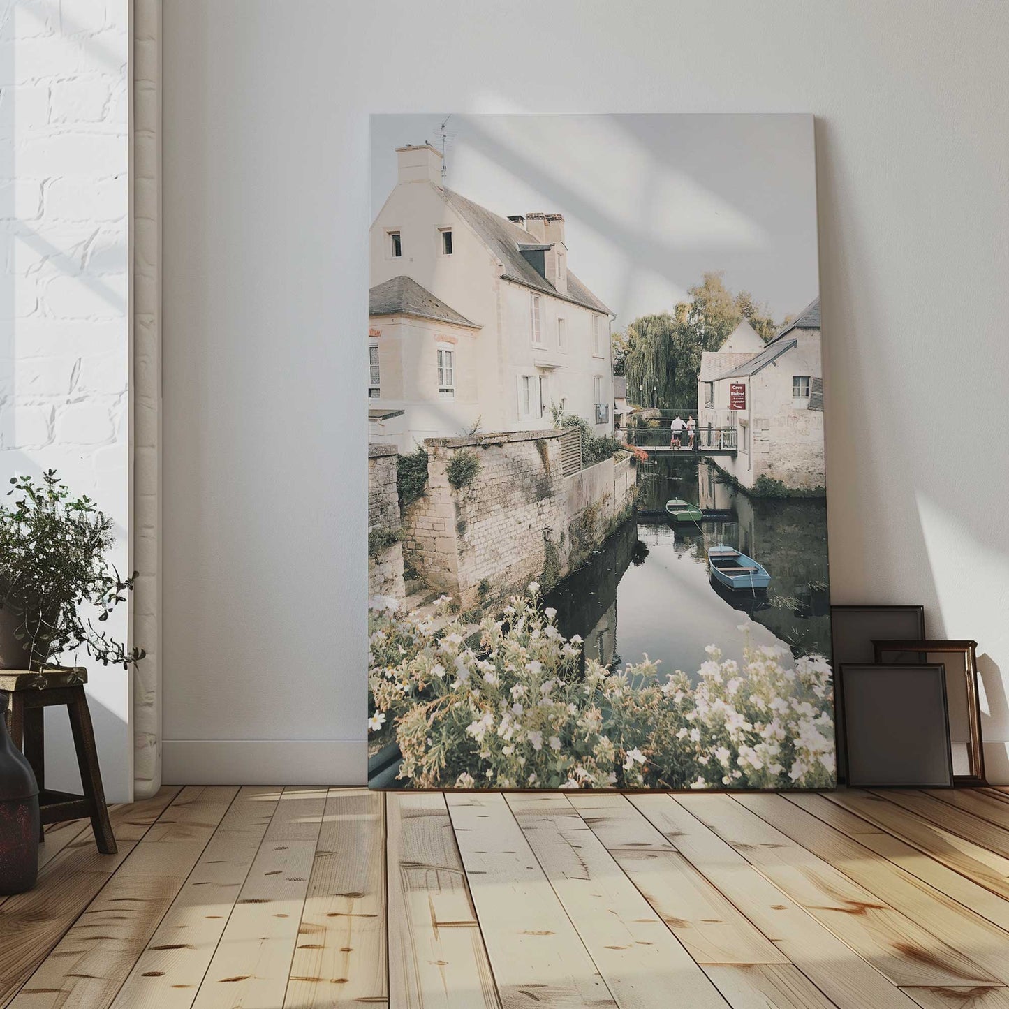 [LIFESTYLE],[SPECIAL],  Picture of art in a room