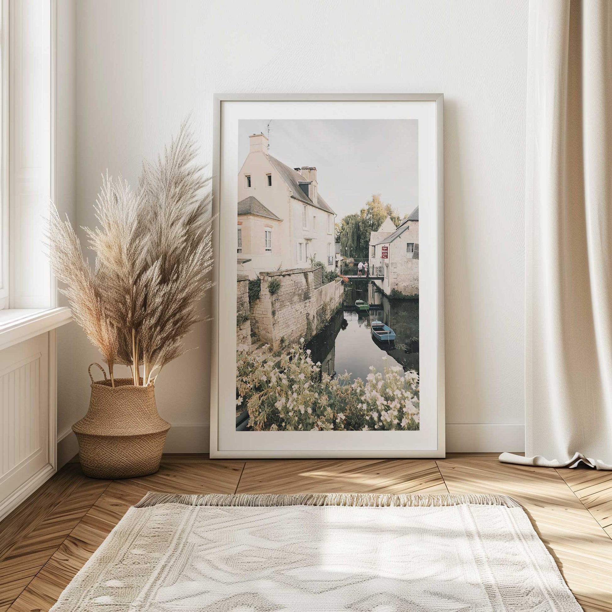 [LIFESTYLE],[SPECIAL],Picture of art in a room