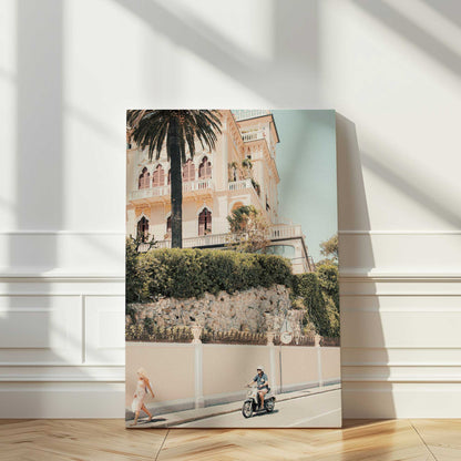 [LIFESTYLE],[SPECIAL],  Picture of art in a room