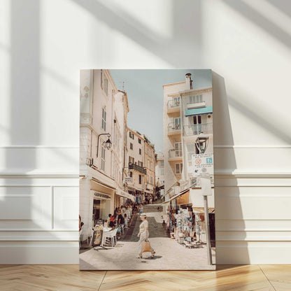 [LIFESTYLE],[SPECIAL],  Picture of art in a room