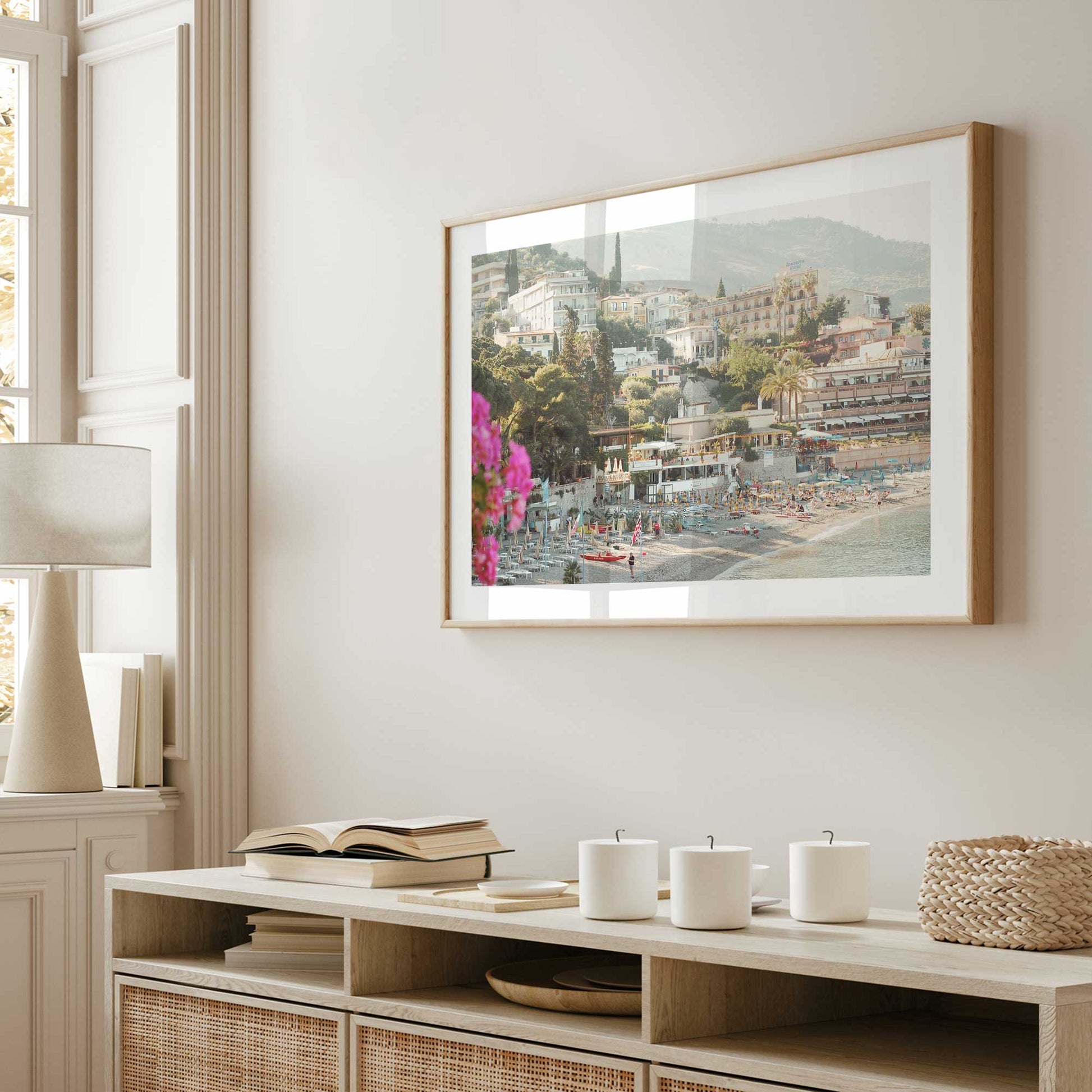 [LIFESTYLE],[SPECIAL],Picture of art in a room