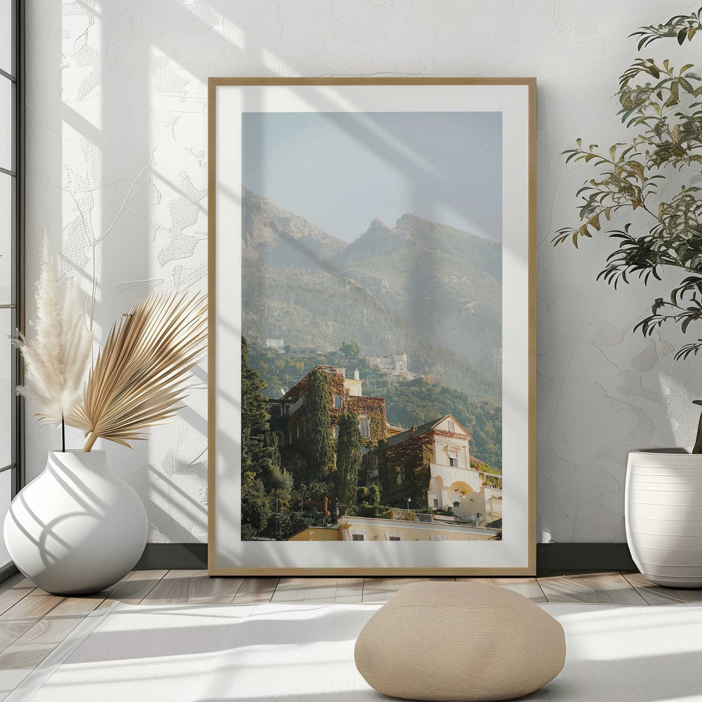 [LIFESTYLE],[SPECIAL],Picture of art in a room