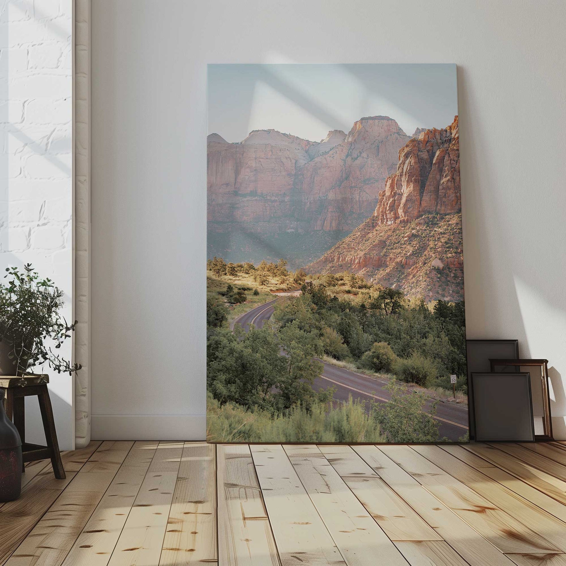[LIFESTYLE],[SPECIAL],  Picture of art in a room