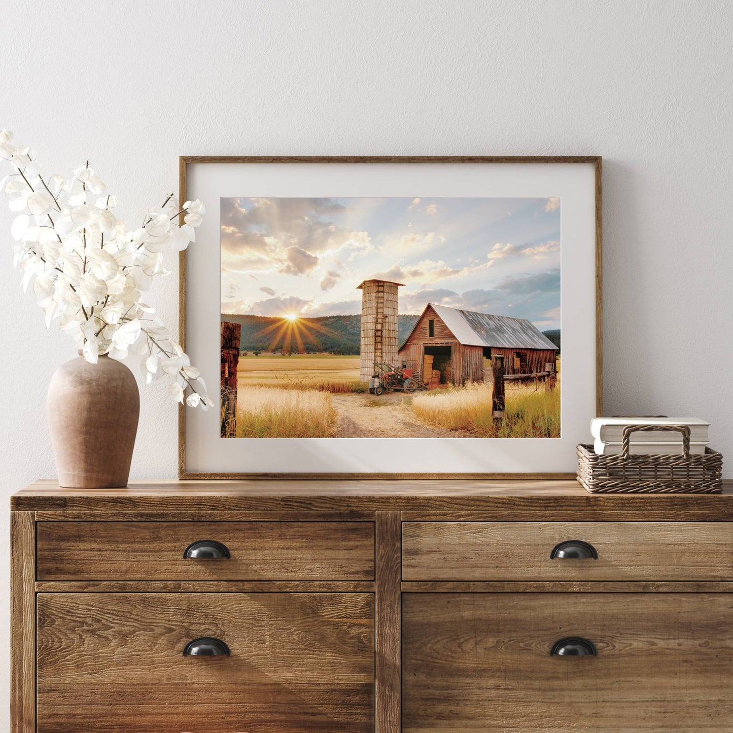 [LIFESTYLE],[SPECIAL],Picture of art in a room