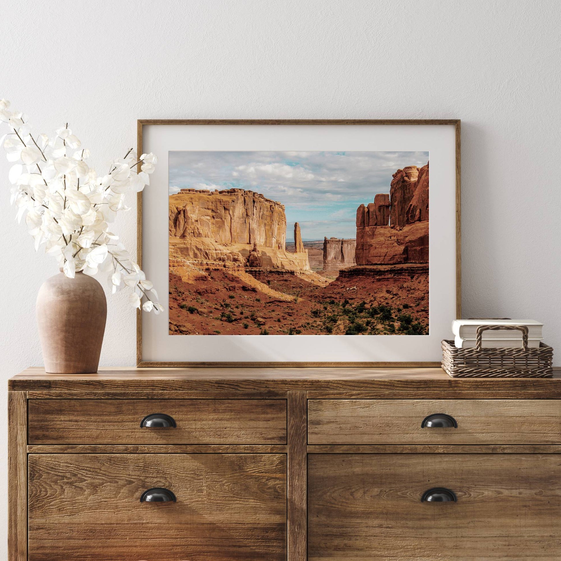 [LIFESTYLE],[SPECIAL],Picture of art in a room