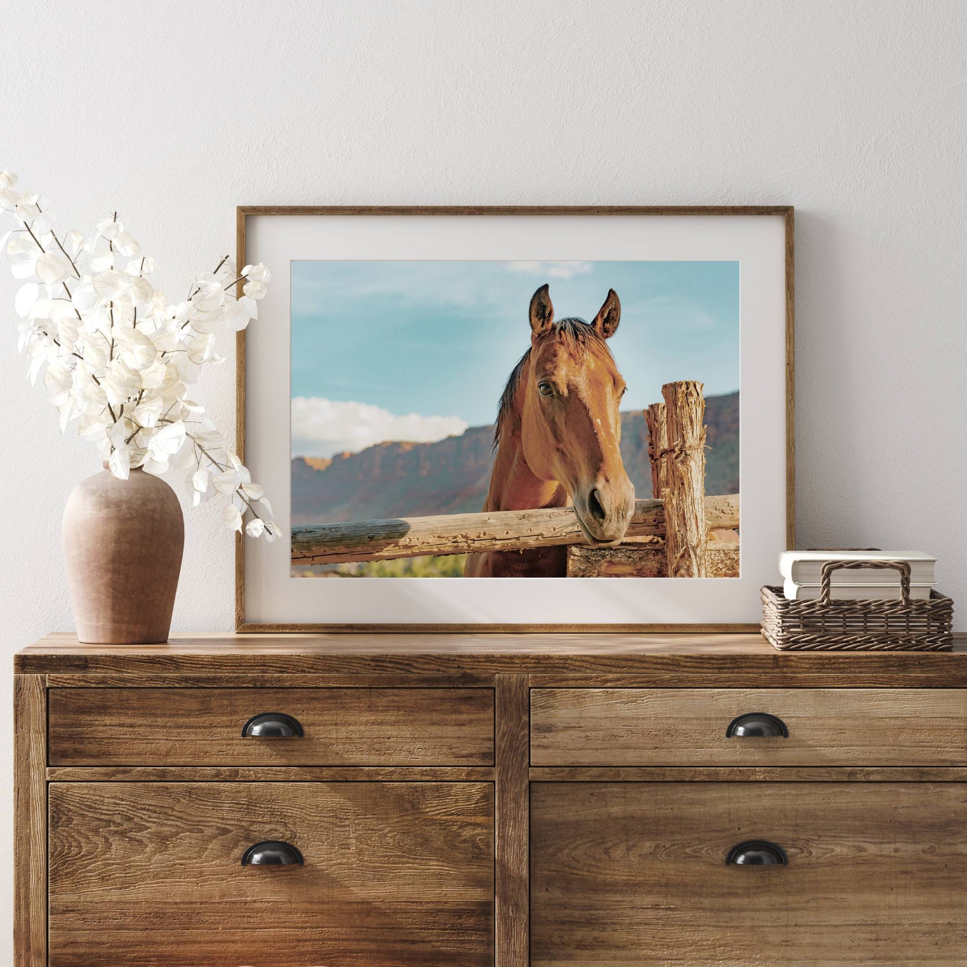 [LIFESTYLE],[SPECIAL],Picture of art in a room